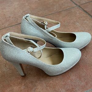 Chic Silver Textured Women's Heels